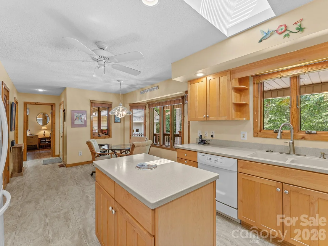 Photo of 620 Thunder Road