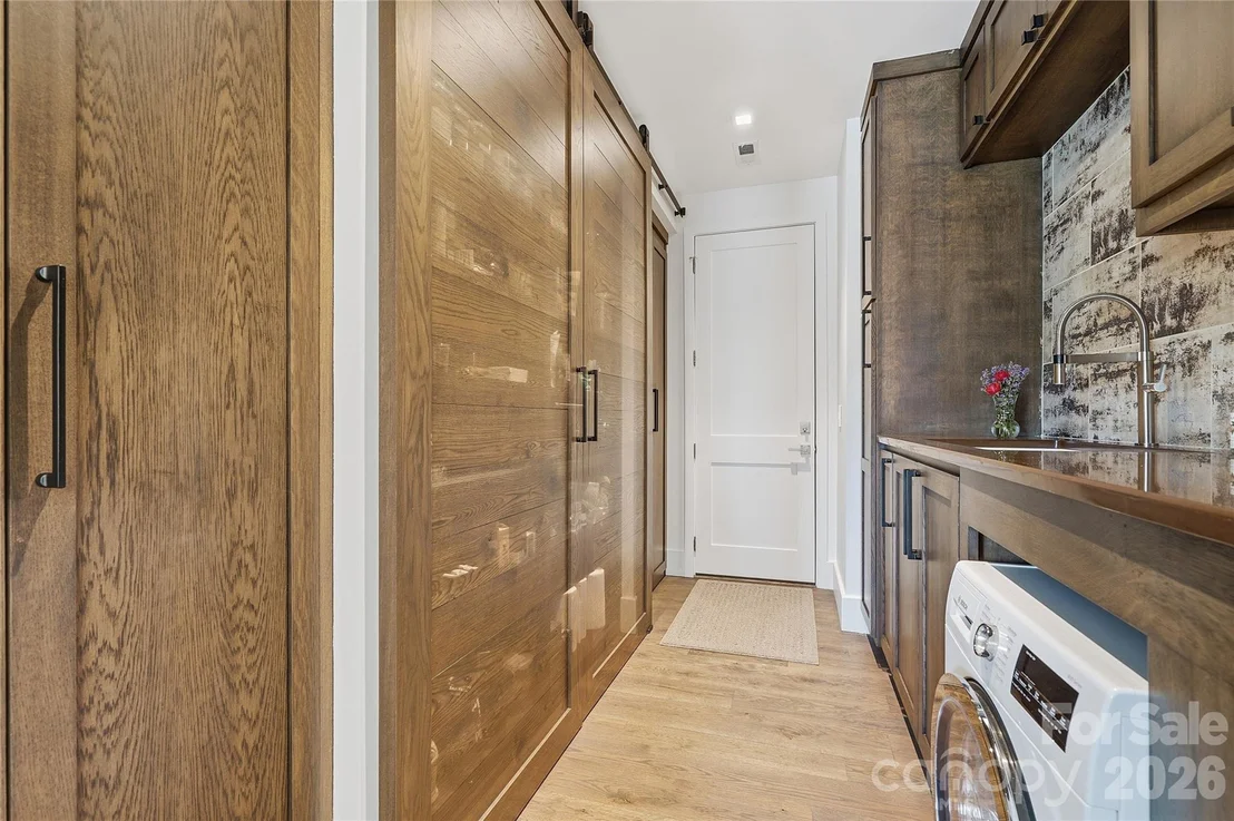 Photo of 984 Mapleton Lane