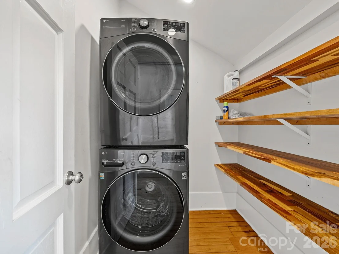 Photo of 143 Broadway Avenue