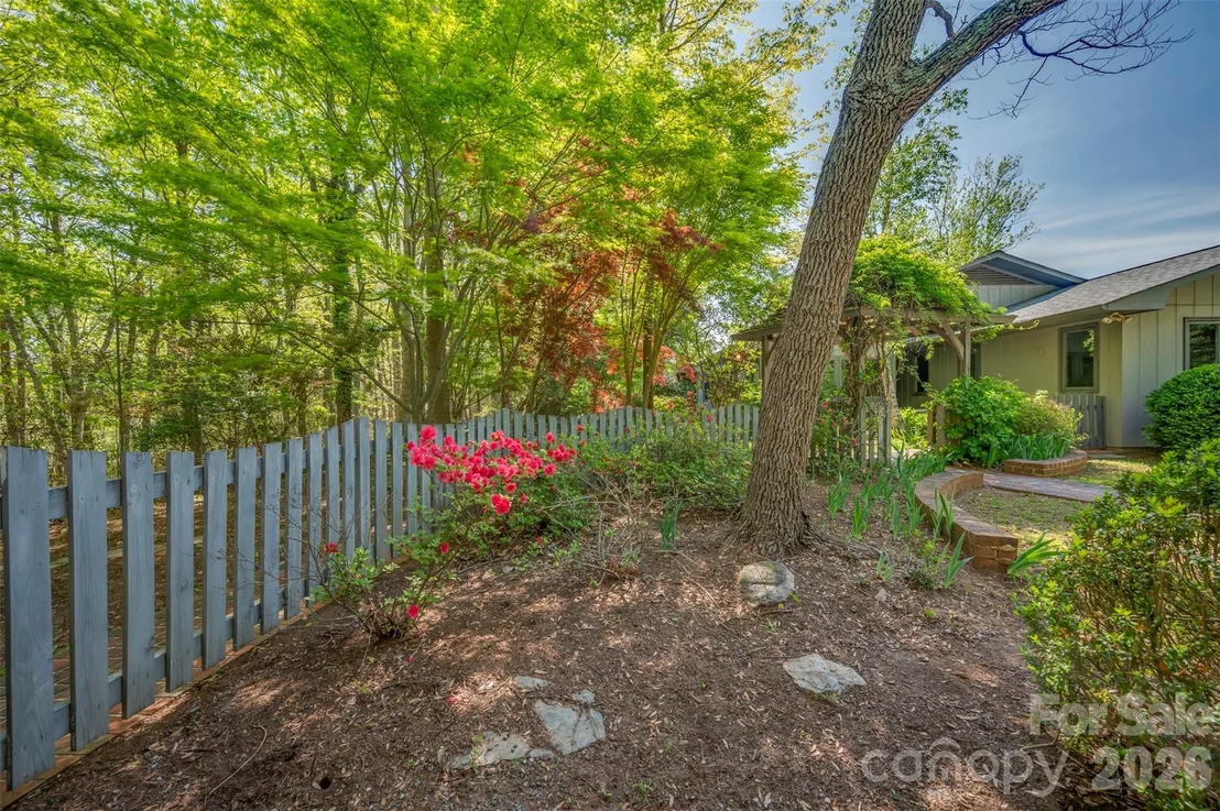Photo of 176 Fox Run Lane