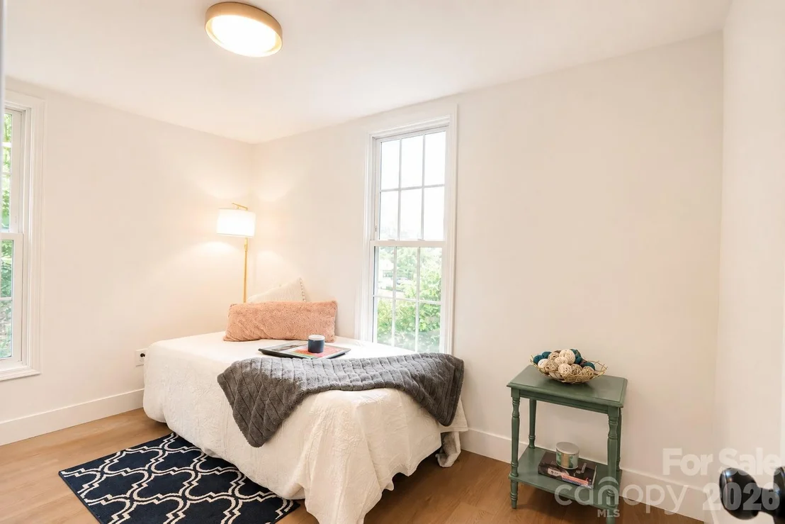 Photo of 811 Markham Road