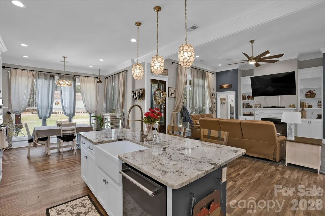 Photo of 2138 Lockhart Road