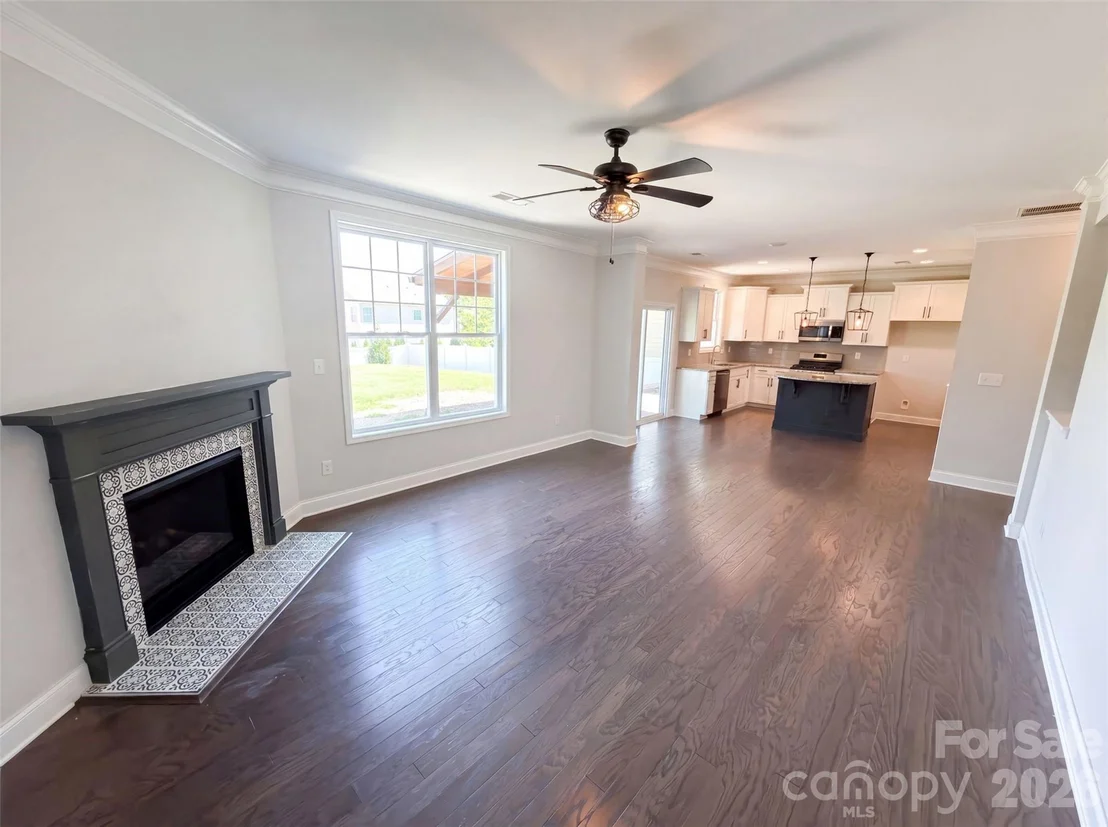 Photo of 7020 Chrysanthemum Road