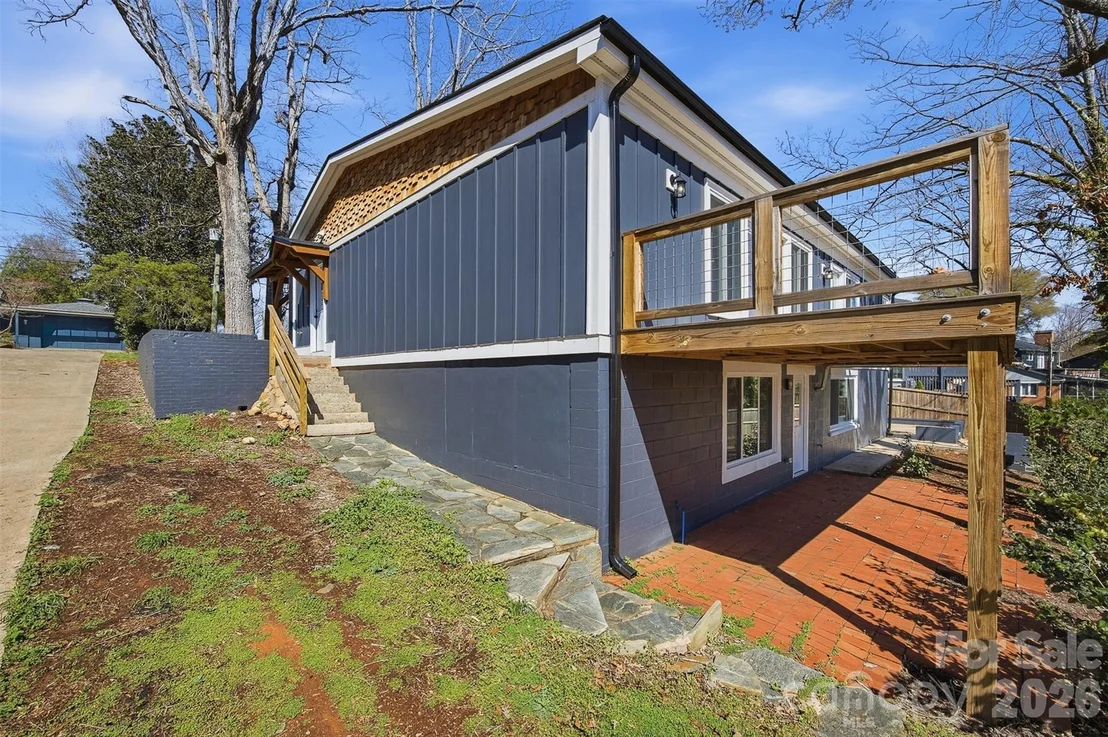 Photo of 223 W Park Drive