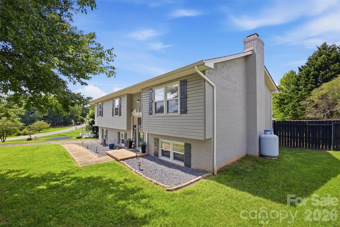 Photo of 1772 Woodridge Circle