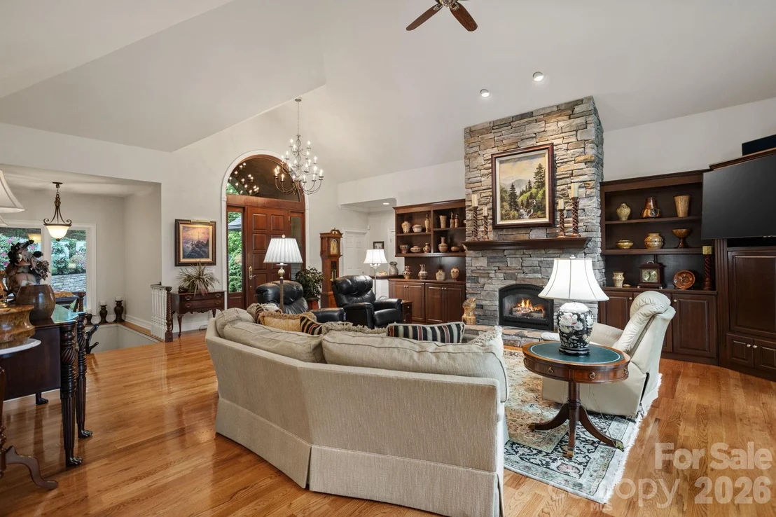 Photo of 209 Pineholt Lane