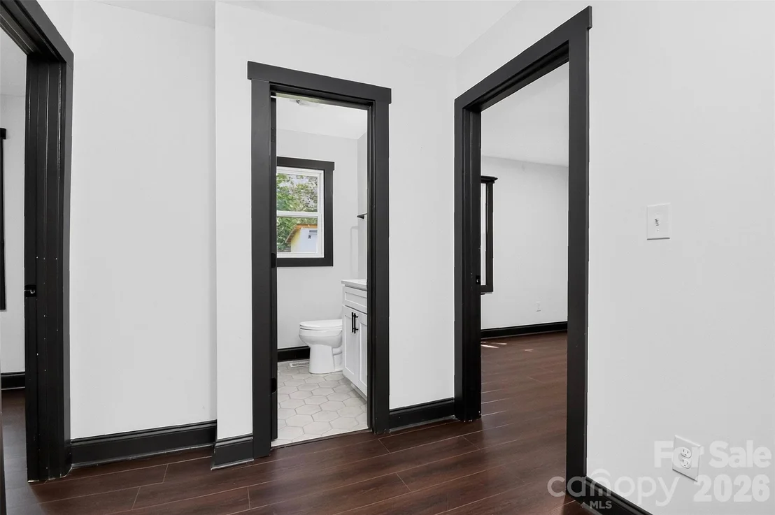 Photo of 2736 Royston Road