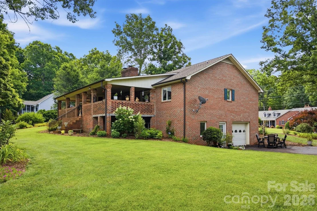 Photo of 232 Westwood Drive