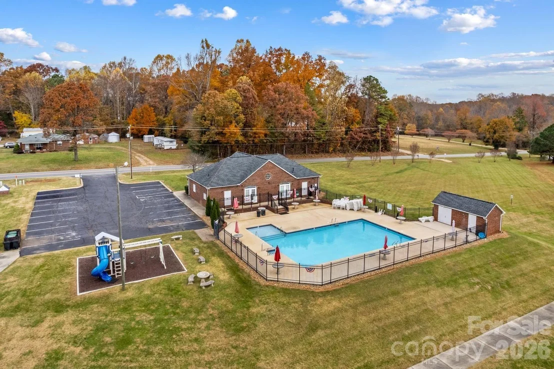 Photo of 596 Maple Ridge Circle