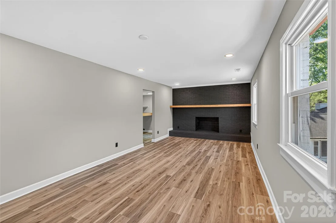Photo of 300 Dollar Circle