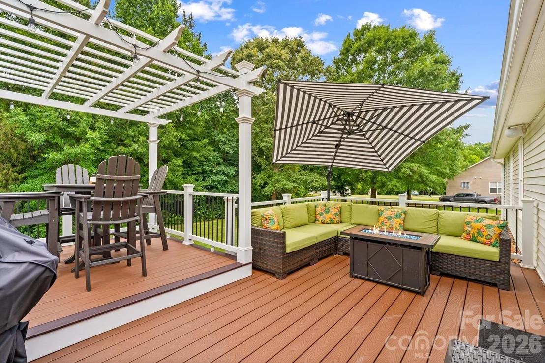 Photo of 596 Maple Ridge Circle