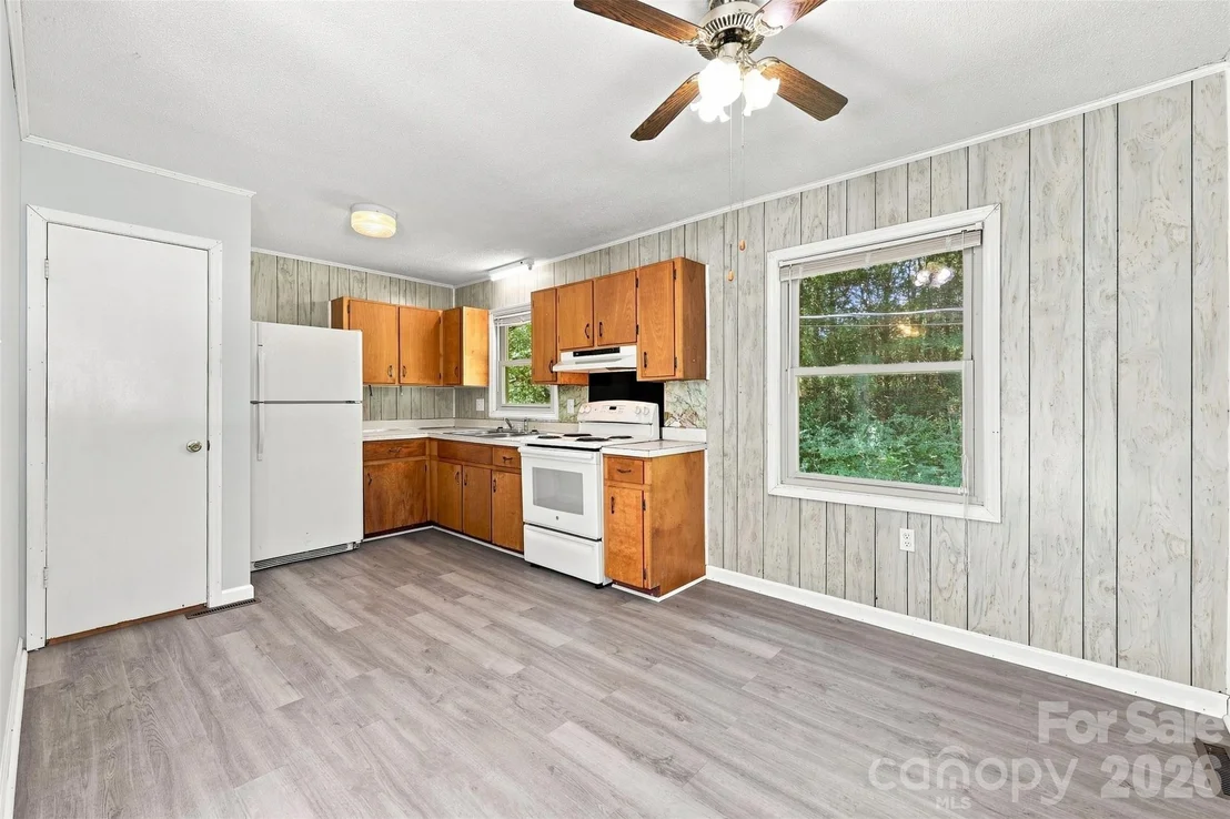 Photo of 728 Center Road