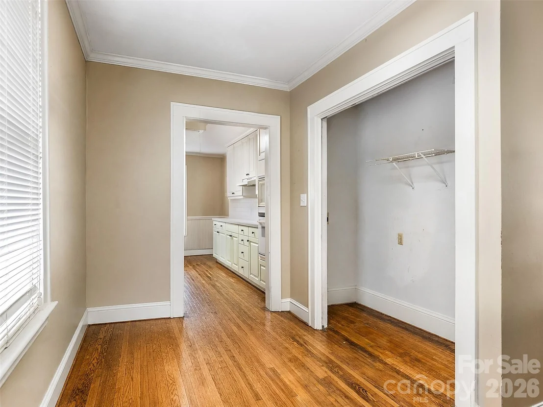 Photo of 646 Marsh Road