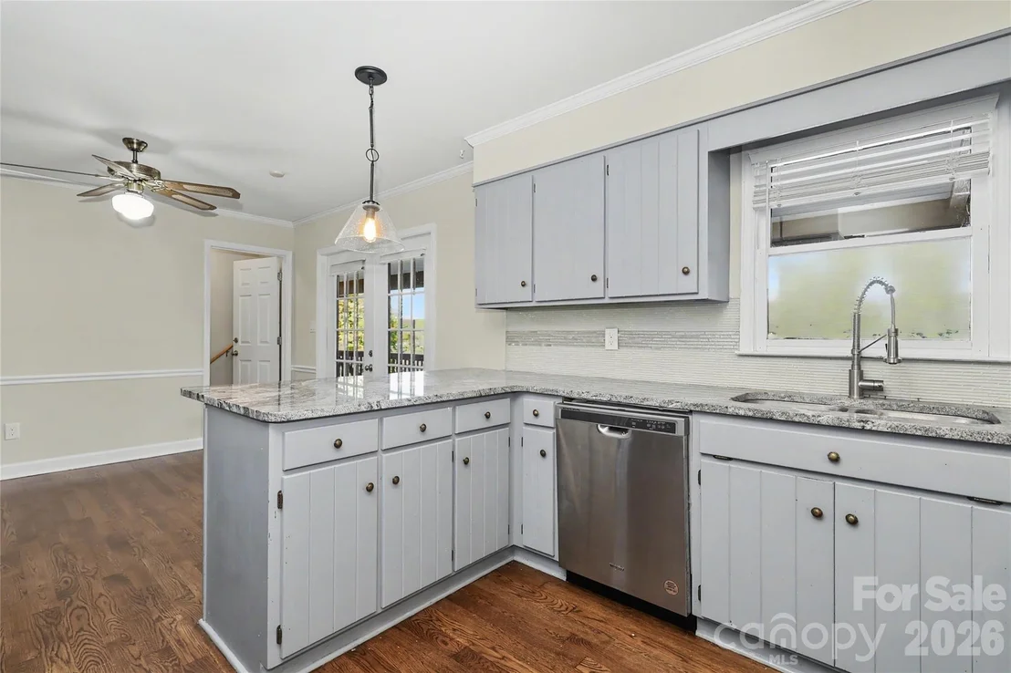Photo of 3121 Lakeside Circle