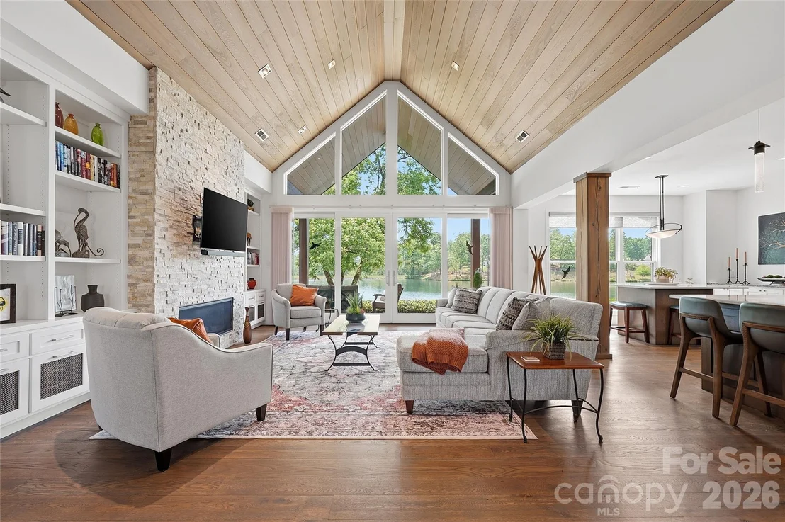 Photo of 984 Mapleton Lane