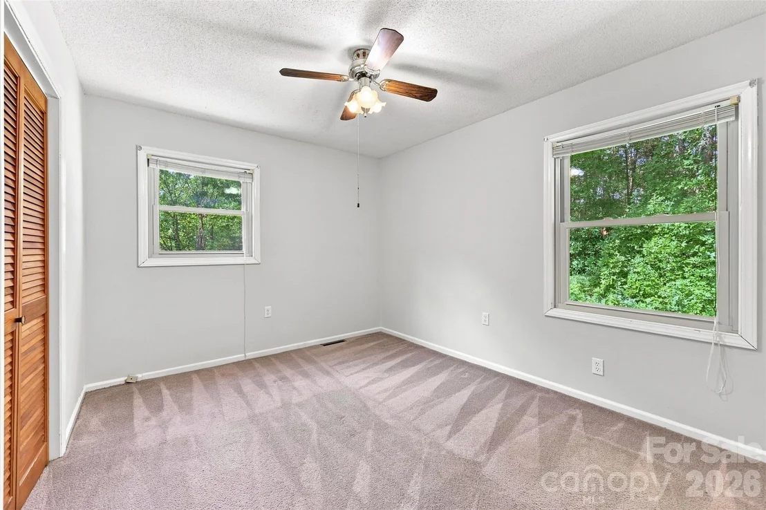 Photo of 728 Center Road