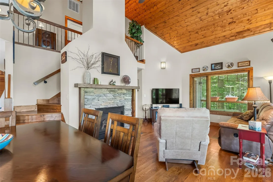 Photo of 590 Larkhaven Drive