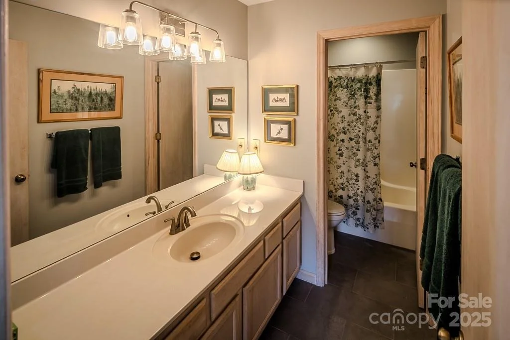 Photo of 130 Skiway Circle