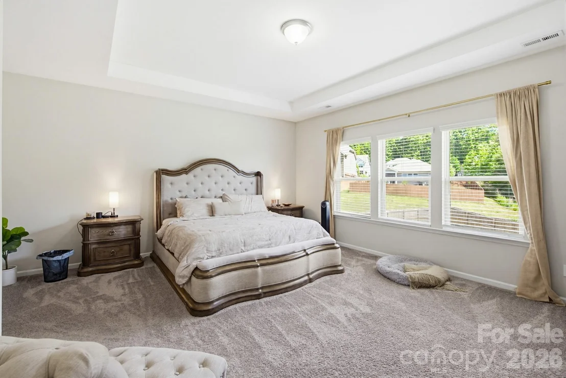 Photo of 840 Oak Manor Drive SE