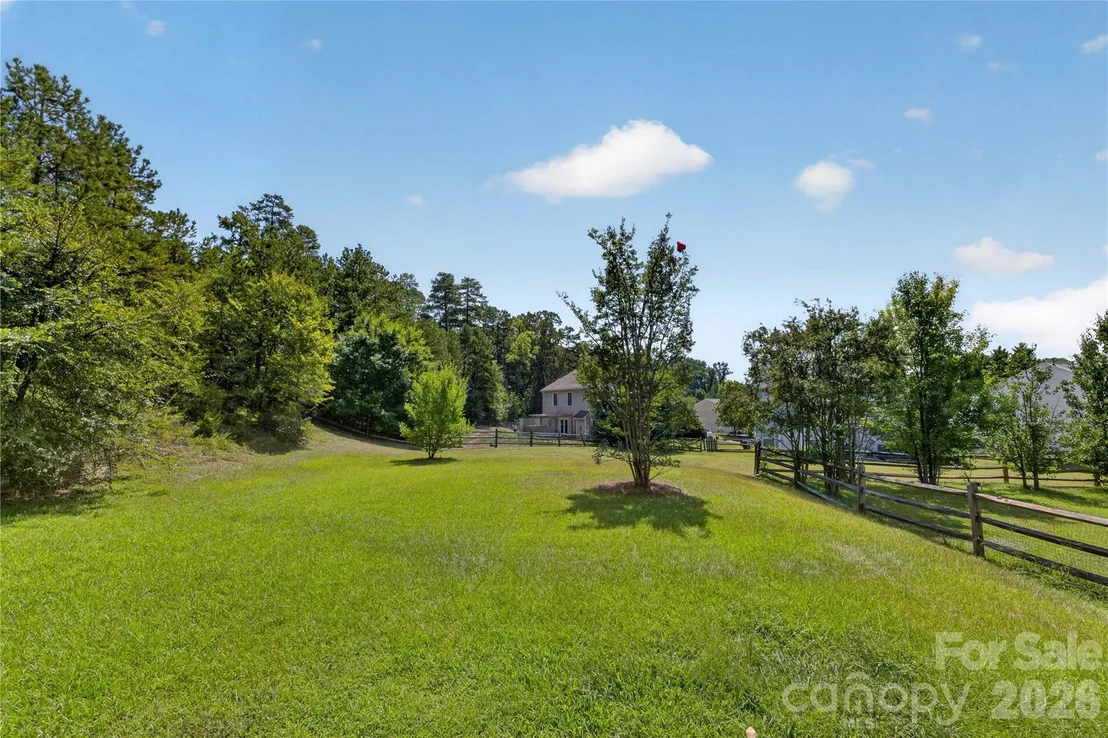 Photo of 634 Longacre Drive