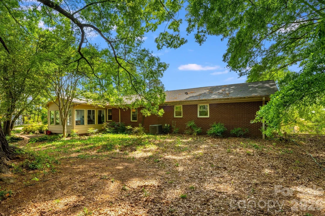 Photo of 1737 Whitesides Road