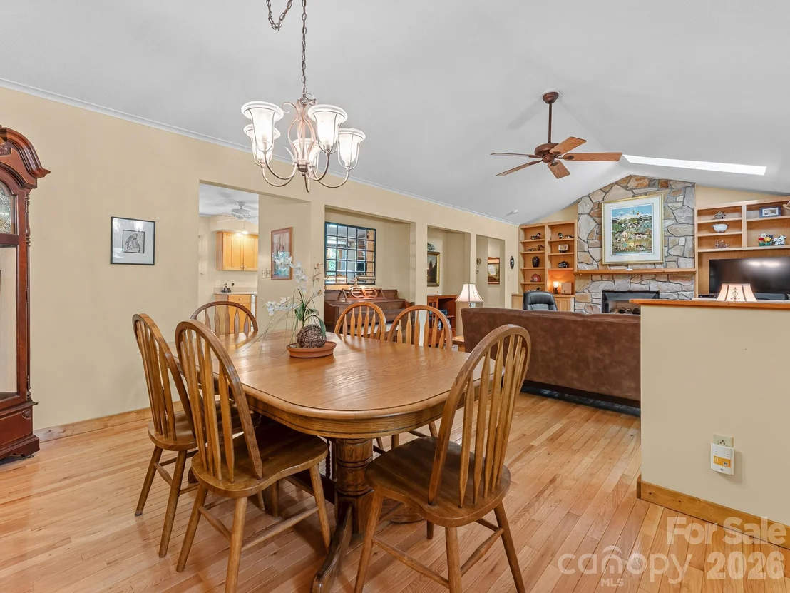 Photo of 620 Thunder Road