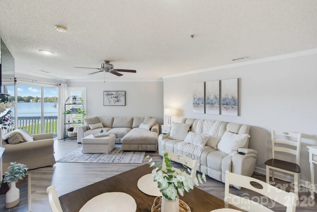 Photo of 1338 Torrence Circle