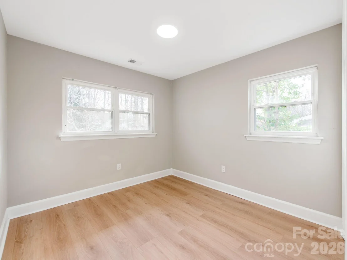 Photo of 2025 Birchcrest Drive