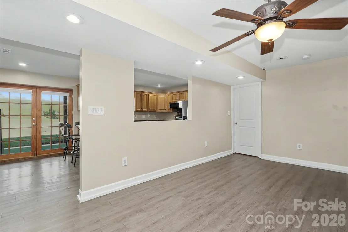 Photo of 3121 Lakeside Circle