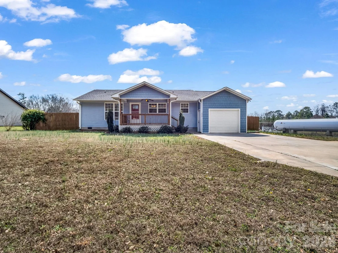 Photo of 655 W Oconee Street