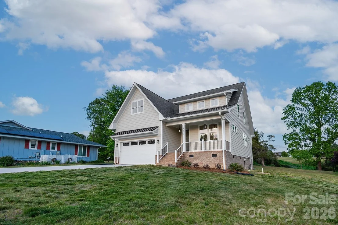 Photo of 102 Starmount Drive
