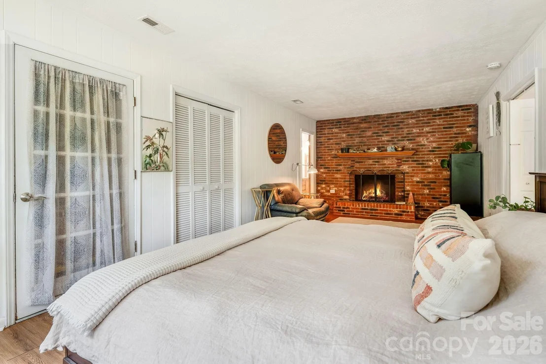 Photo of 5 W Maple Drive