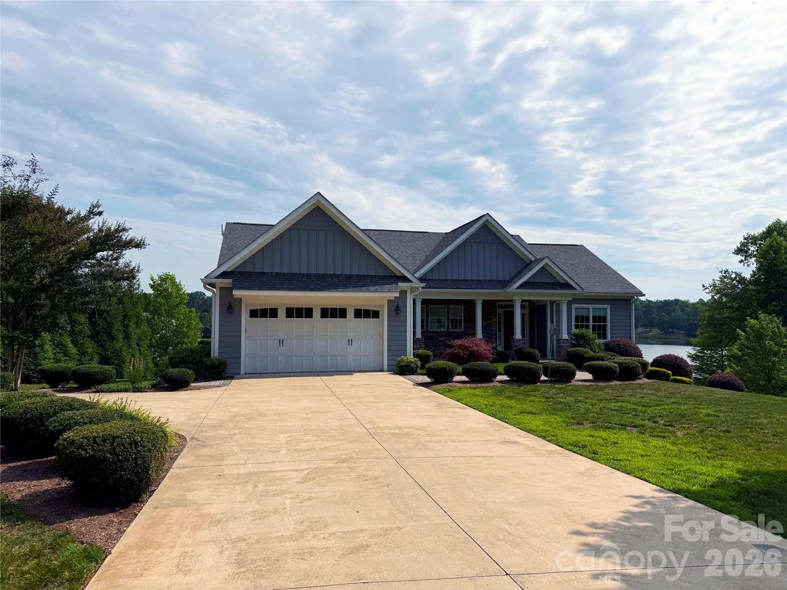 Photo of 490 Mapleton Lane