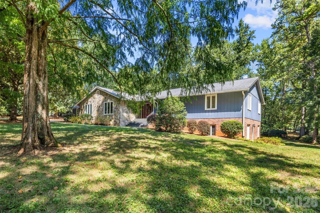 Photo of 600 Fairway Drive