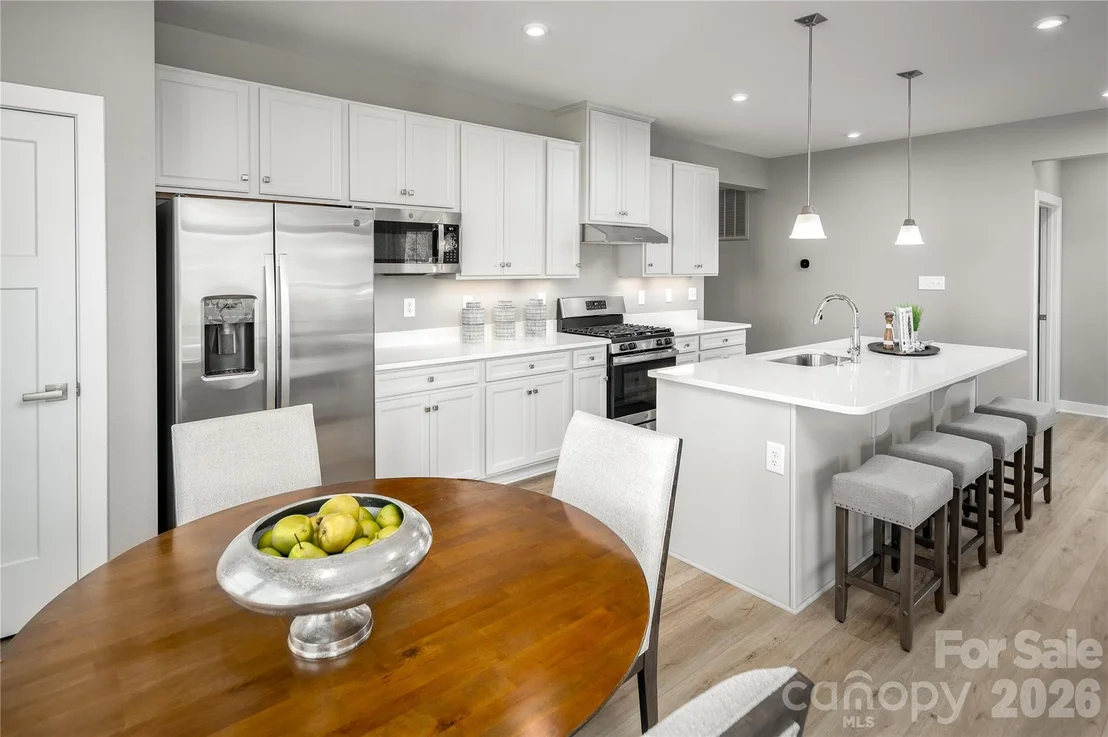 Photo of 925 Heathway Drive