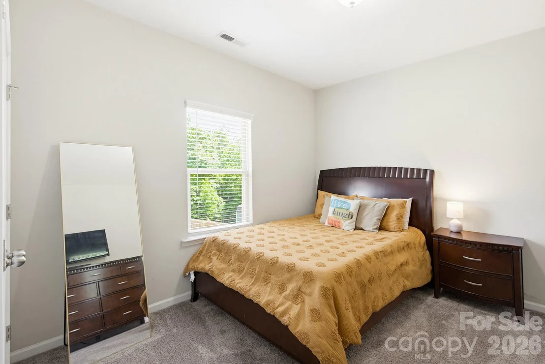 Photo of 840 Oak Manor Drive SE