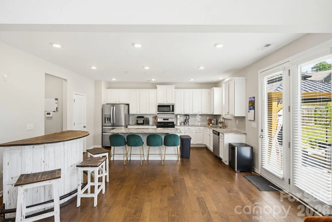 Photo of 840 Oak Manor Drive SE