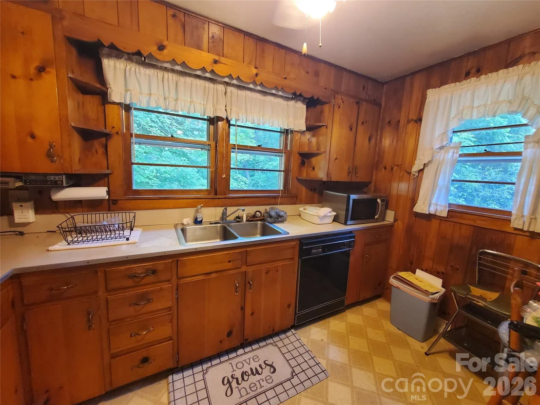 Photo of 886 Hanging Rock Road