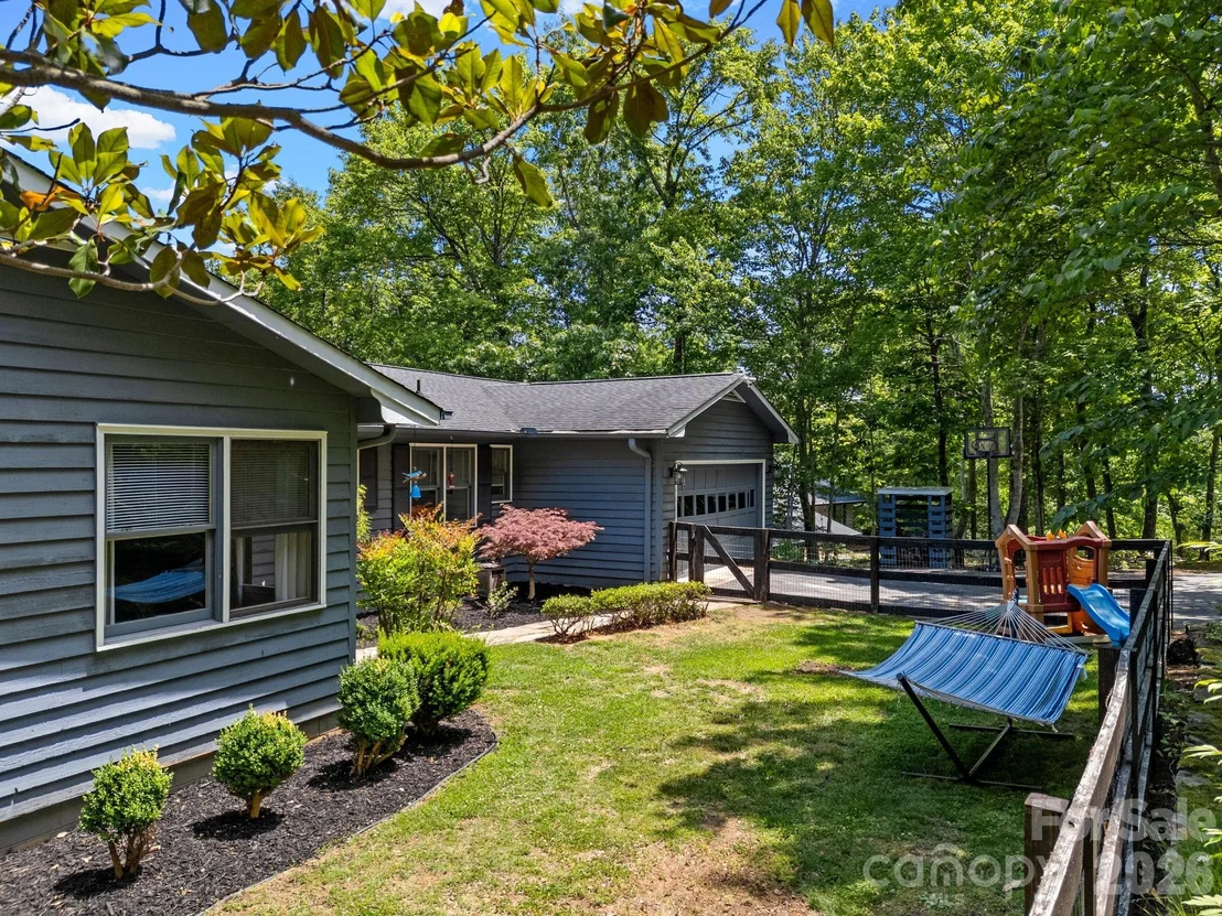 Photo of 707 Dogwood Trail