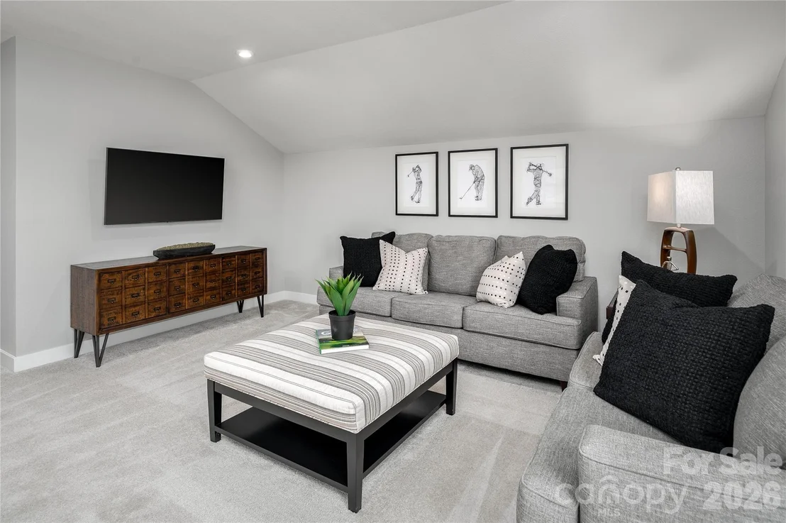 Photo of 925 Heathway Drive