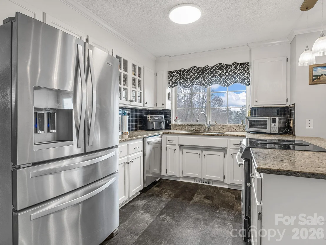 Photo of 1570 Roddy Road