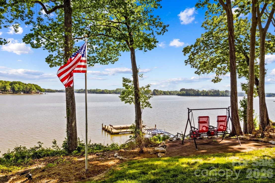 Photo of 395 Rendleman Drive
