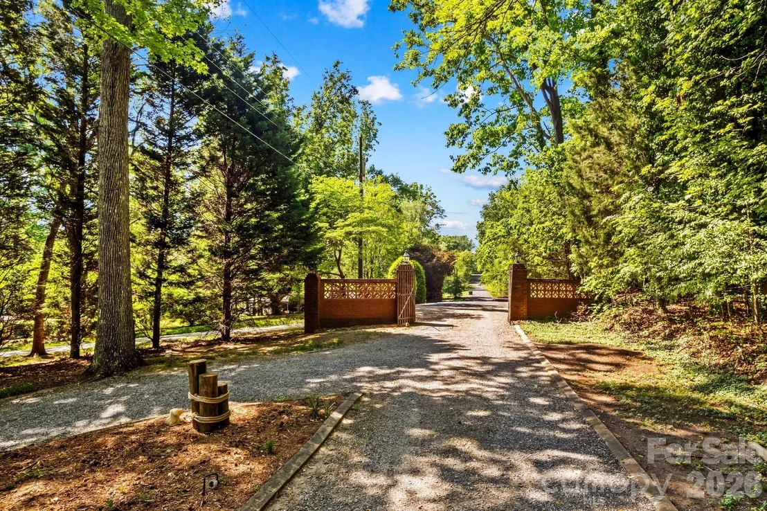 Photo of 395 Rendleman Drive