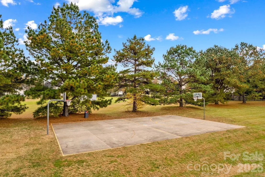 Photo of 596 Maple Ridge Circle
