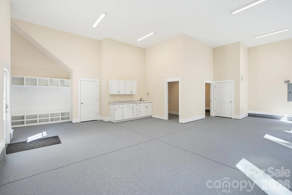 Photo of 2507 Forest Lawn Drive