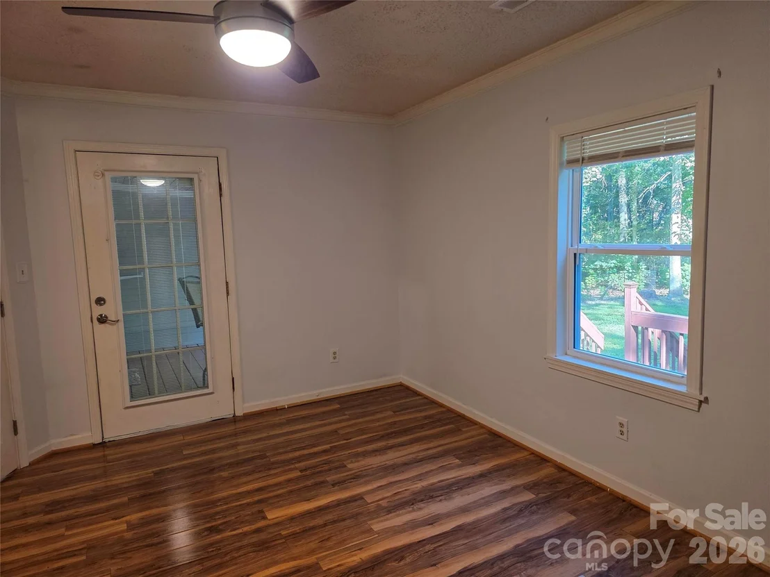 Photo of 1190 Landsdowne Drive