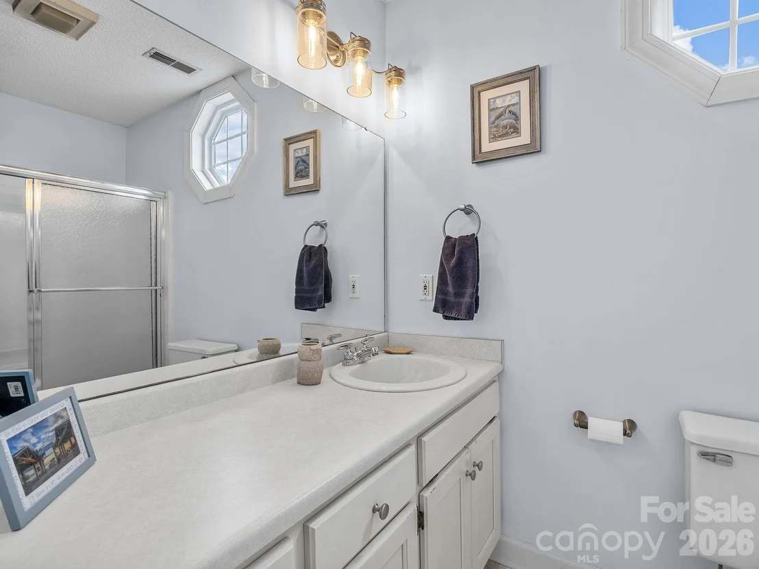 Photo of 1570 Roddy Road