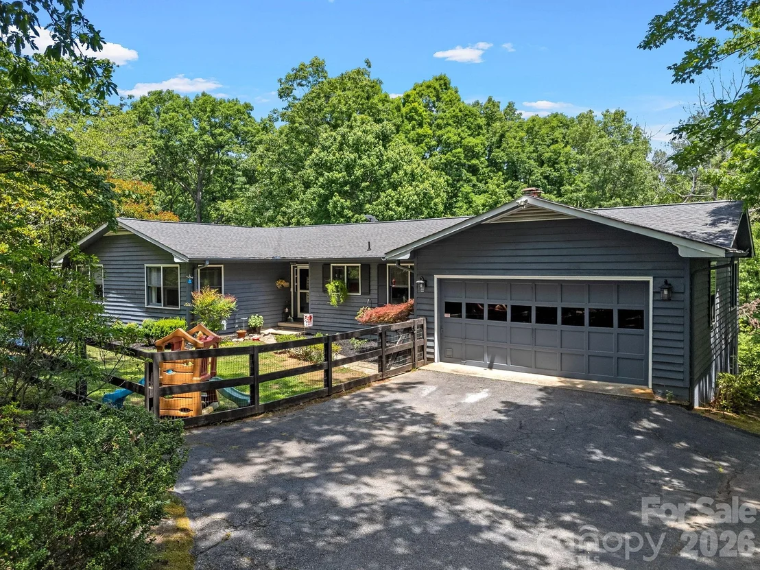 Photo of 707 Dogwood Trail