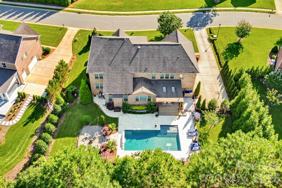 Photo of 3083 Twin Lakes Drive
