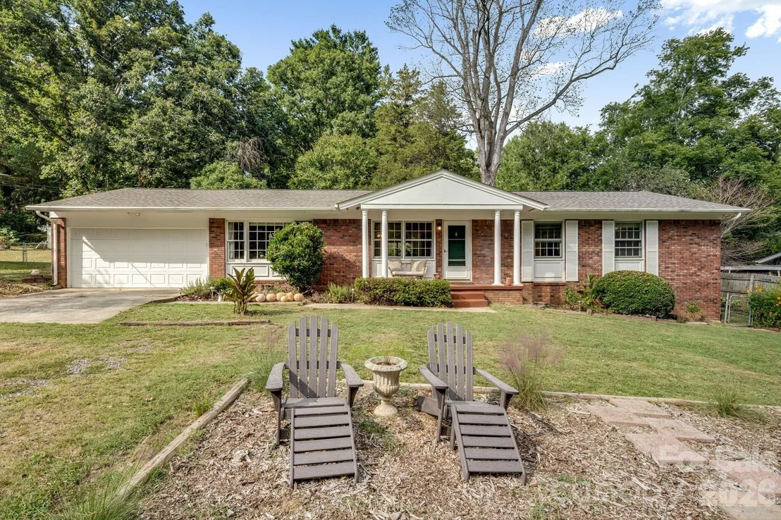 Photo of 5 W Maple Drive